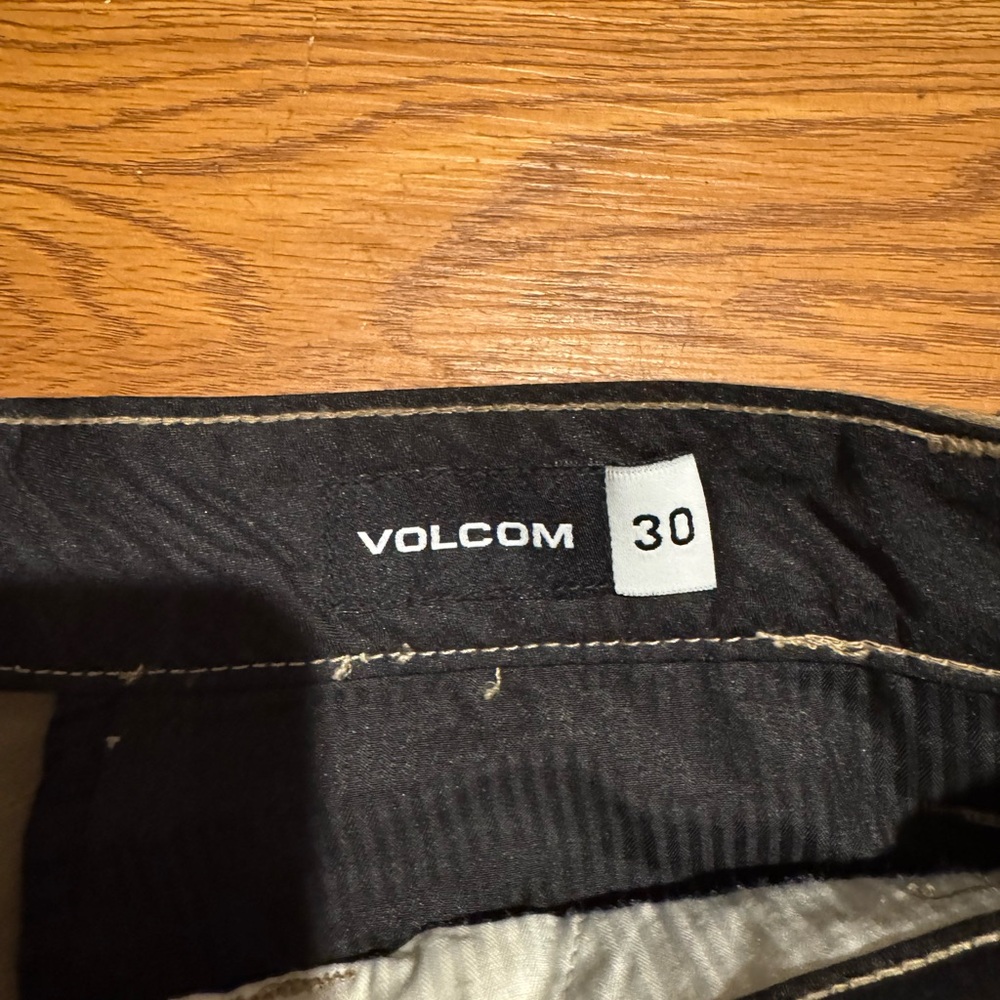 Volcom casual Shorts - Picture 2 of 2